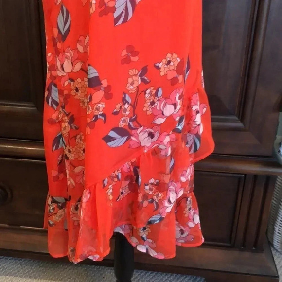 𝅺A. New. Day red flower dress size medium - Picture 4 of 12